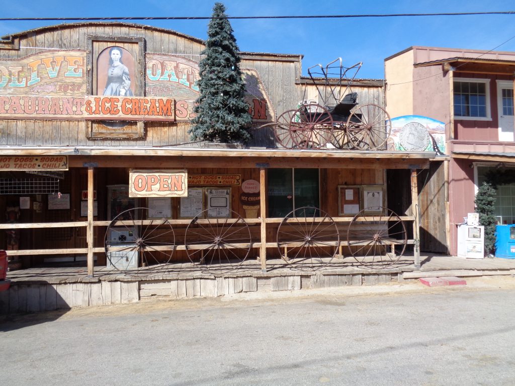 Bâtiment à Otman, on y aperçoit un portrait d'Olive Oatman