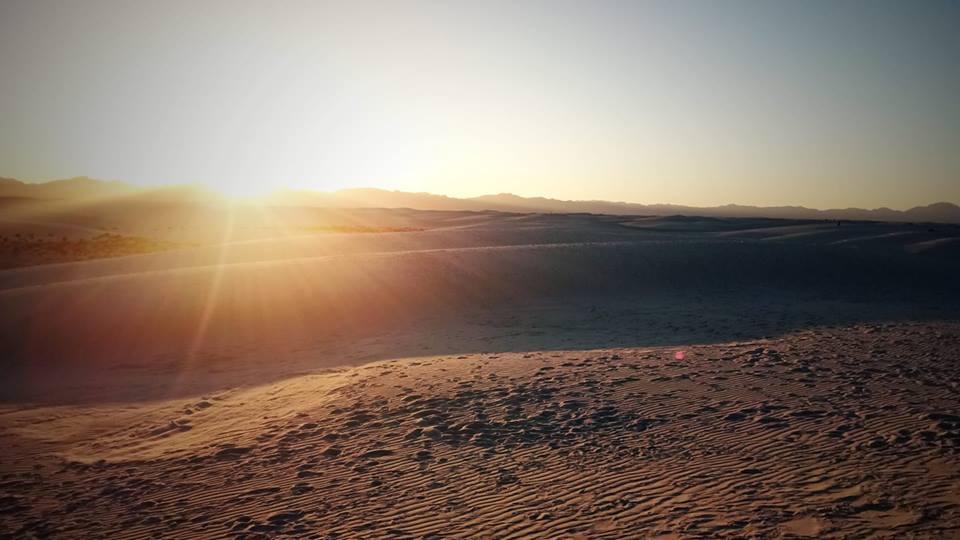 couché du soleil dans le désert