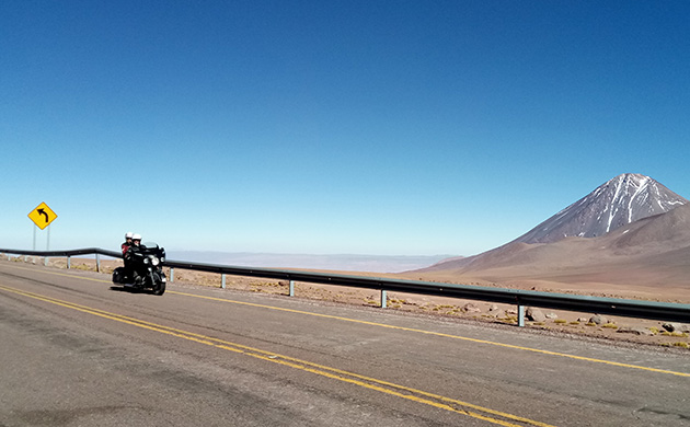 Moto sur les routes du Chili