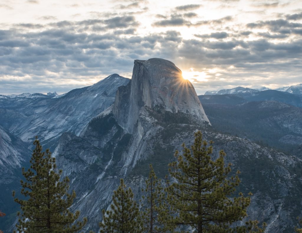 vue en hauteur du Half Dome depuis Glacier Point