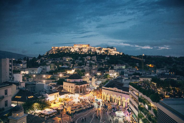 GRÈCE 8 choses à voir et à faire en Grèce Routes de légende Routes de légende GRÈCE 8 choses à voir et à faire en Grèce Routes de légende Routes de légende